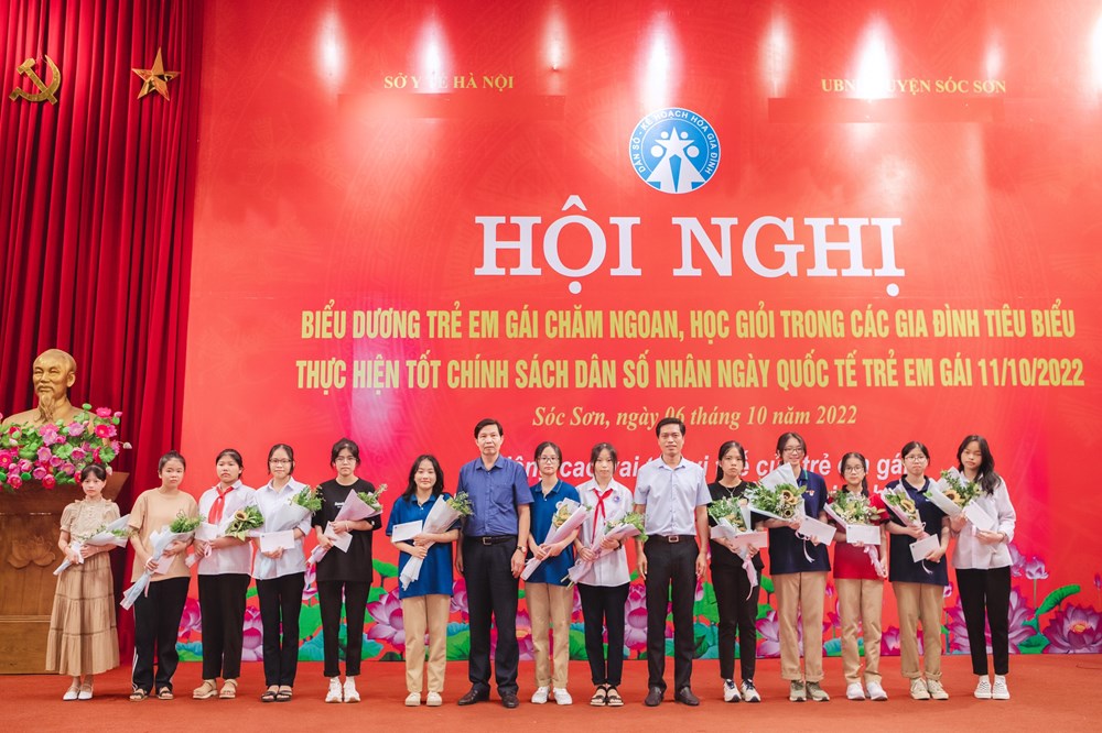 Hà Nội: Gặp mặt, biểu dương trẻ em gái chăm ngoan học giỏi tại huyện Sóc Sơn và Thanh Oai - ảnh 4