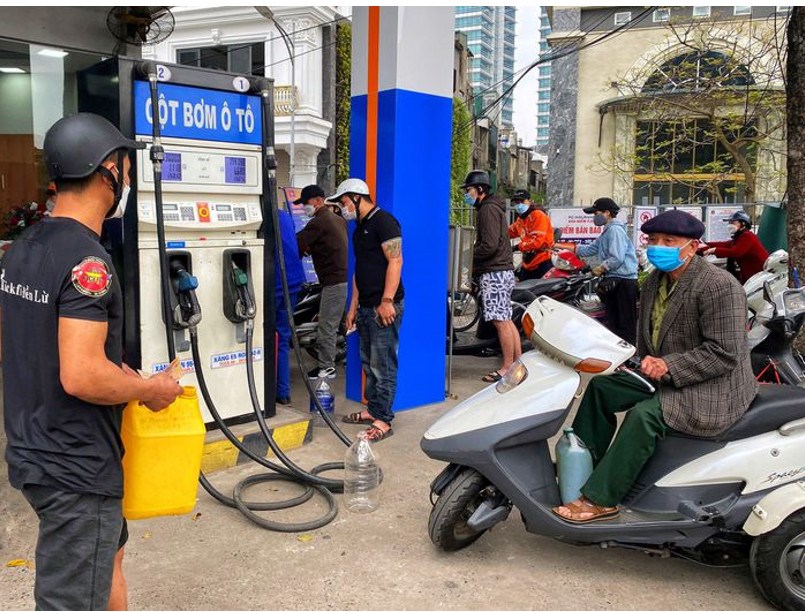 Công an thành phố Hà Nội khuyến cáo không tích trữ xăng, dầu trong các hộ gia đình - ảnh 1