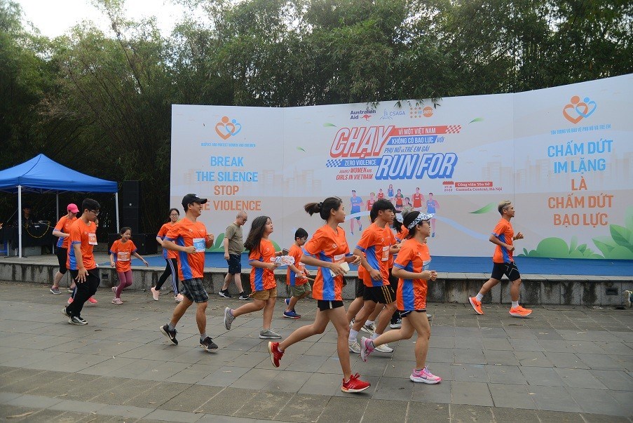 Thanh niên Việt Nam tham gia giải chạy để nói “không” với bạo lực với phụ nữ và trẻ em gái - ảnh 2