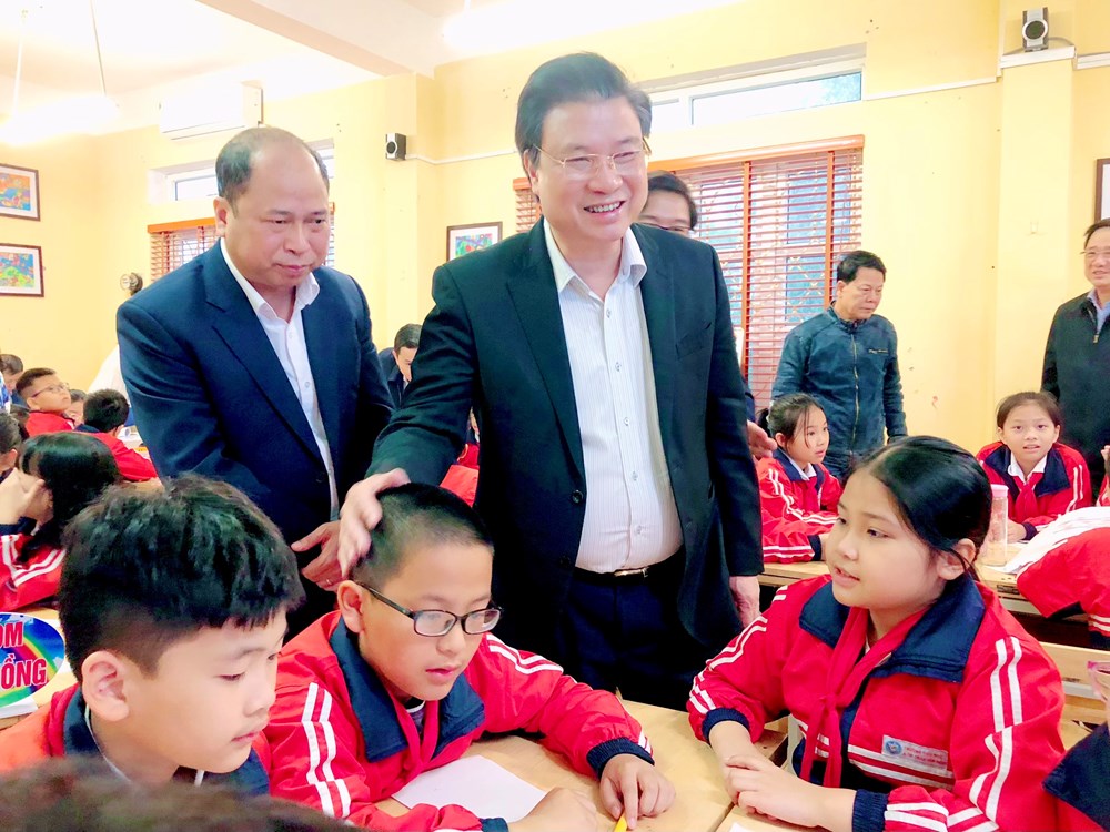 Làm việc về việc triển khai chương trình Giáo dục phổ thông 2018 và giáo dục STEM tại huyện Thanh Trì - ảnh 1