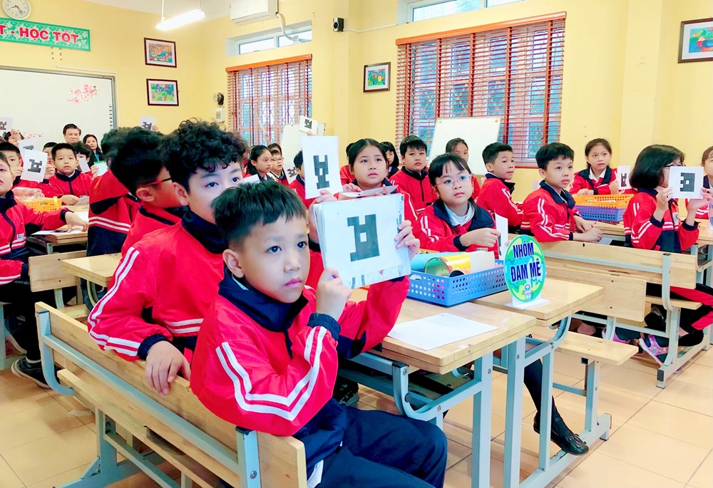 Làm việc về việc triển khai chương trình Giáo dục phổ thông 2018 và giáo dục STEM tại huyện Thanh Trì - ảnh 2