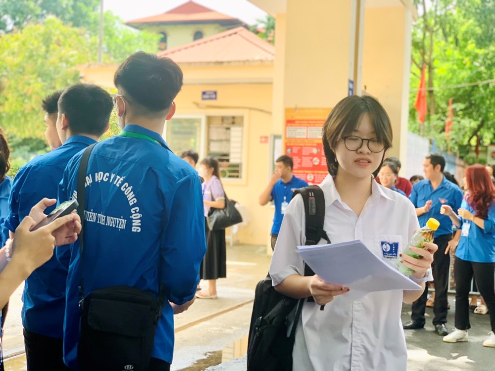 Những hình ảnh đẹp của các thí sinh trong ngày thi tốt nghiệp THPT đầu tiên - ảnh 9