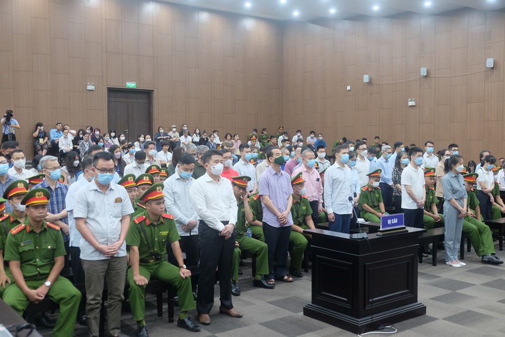 Vụ “chuyến bay giải cứu”: Cựu Phó chủ tịch Hà Nội Chử Xuân Dũng được học trò cũ bào chữa tại tòa - ảnh 1