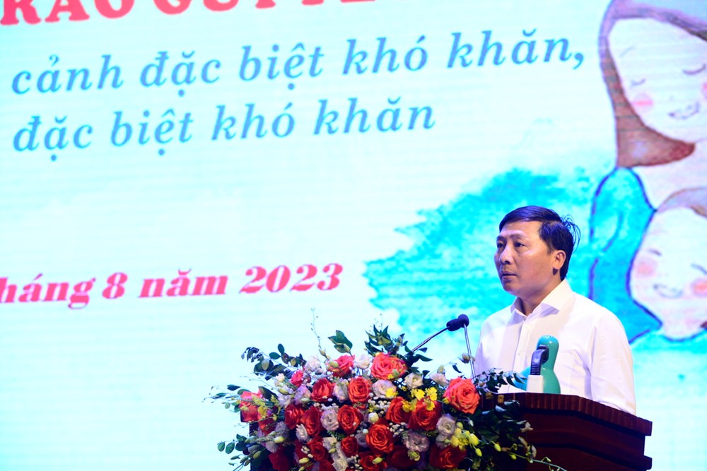 Huyện Mê Linh: Trao kinh phí đỡ đầu cho 140 trẻ em mồ côi, trẻ em có hoàn cảnh khó khăn - ảnh 2