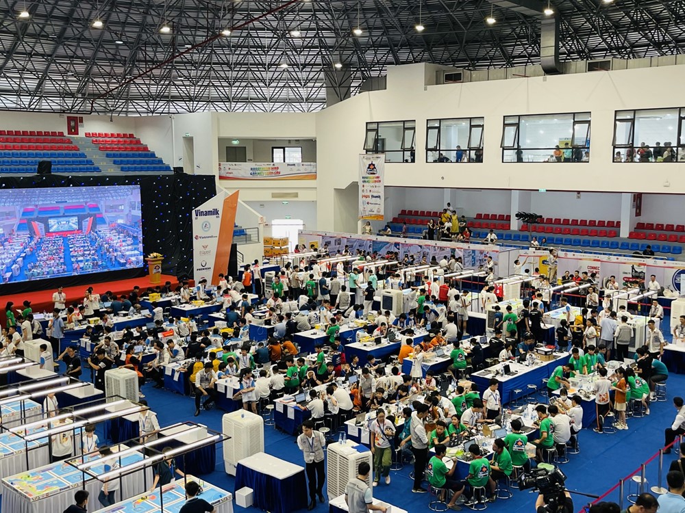 Học sinh quận Ba Đình giành giải Vàng trong Cuộc thi Robot thế giới 2023 - ảnh 1