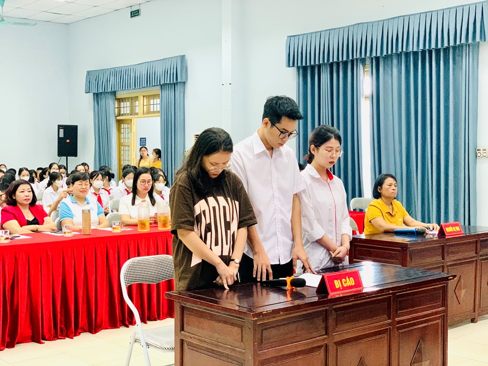 150 học sinh trường THCS Xuân Đỉnh được tiếp cận kiến thức pháp luật về phòng chống xâm hại, bạo lực học đường  - ảnh 4