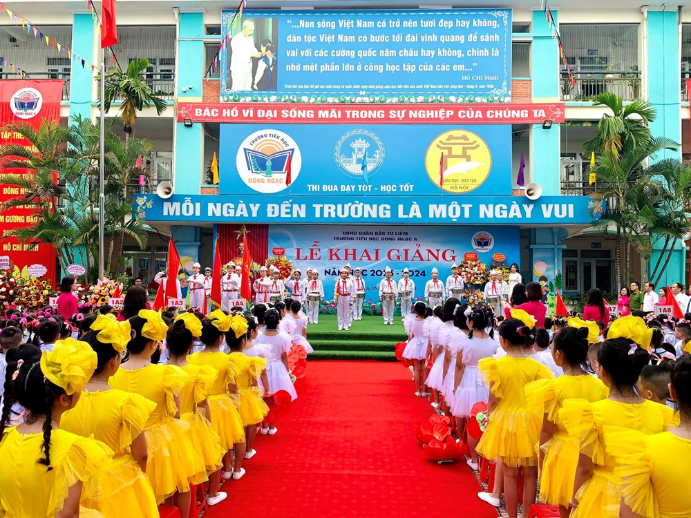 Chào đón năm học mới: Hơn 2,2 triệu học sinh Thủ đô hân hoan dự lễ khai giảng  - ảnh 13