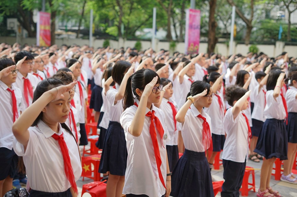 Chào đón năm học mới: Hơn 2,2 triệu học sinh Thủ đô hân hoan dự lễ khai giảng  - ảnh 8