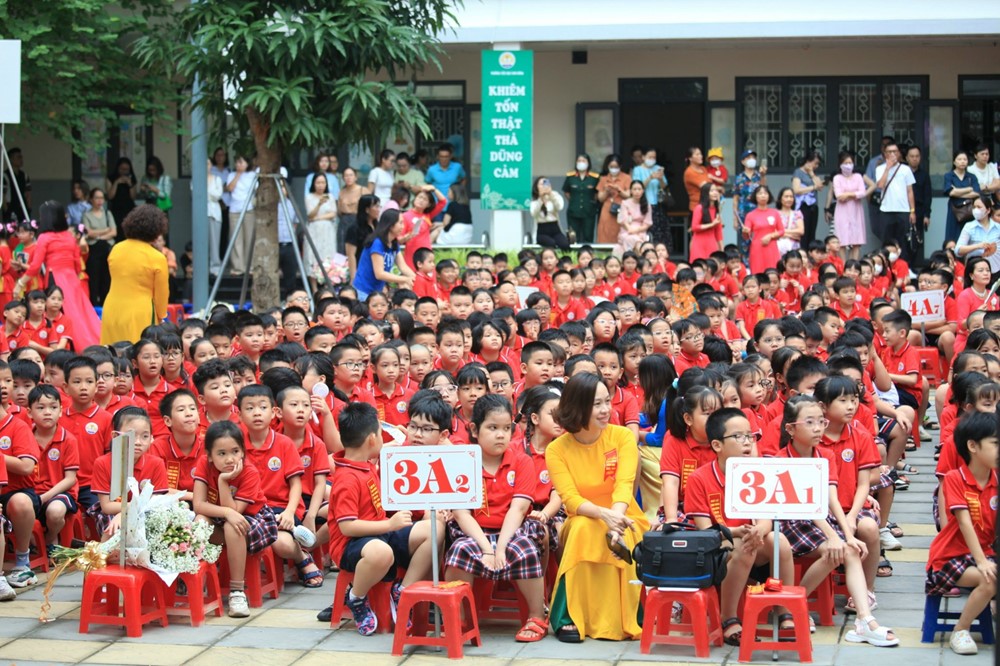 Chào đón năm học mới: Hơn 2,2 triệu học sinh Thủ đô hân hoan dự lễ khai giảng  - ảnh 3