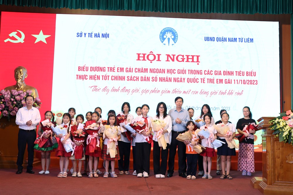 Quận Nam Từ Liêm, Hà Nội: Tuyên dương 100 trẻ em gái tiêu biểu chăm ngoan, học giỏi - ảnh 4