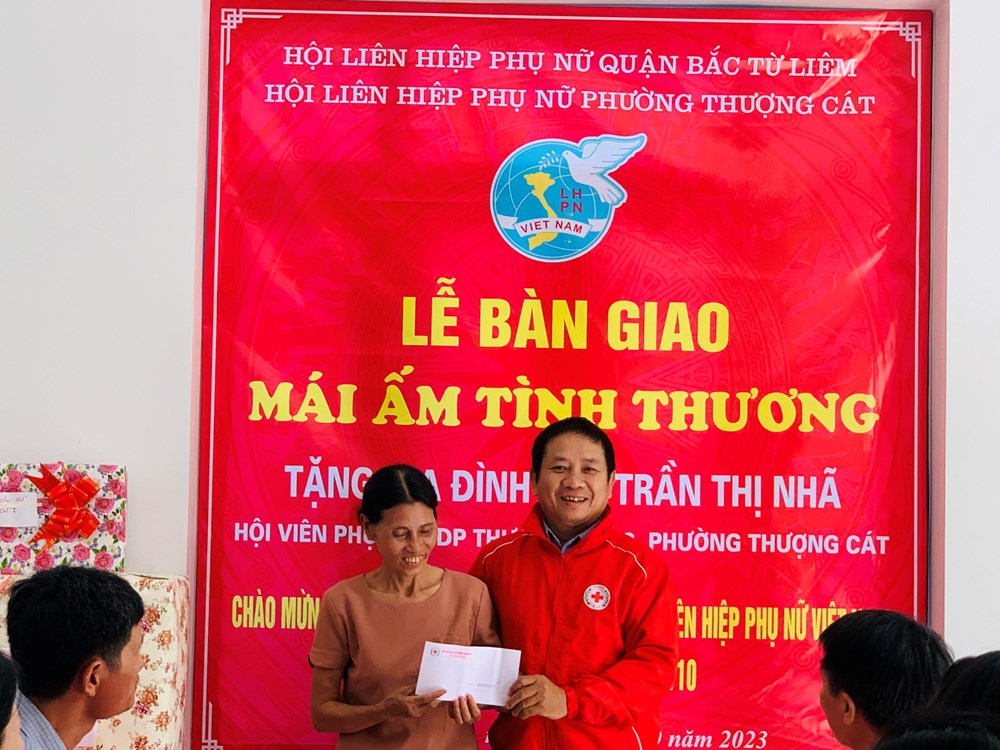 Hội LHPN quận Bắc Từ Liêm: Trao “Mái ấm tình thương” cho gia đình bà Trần Thị Nhã - ảnh 8