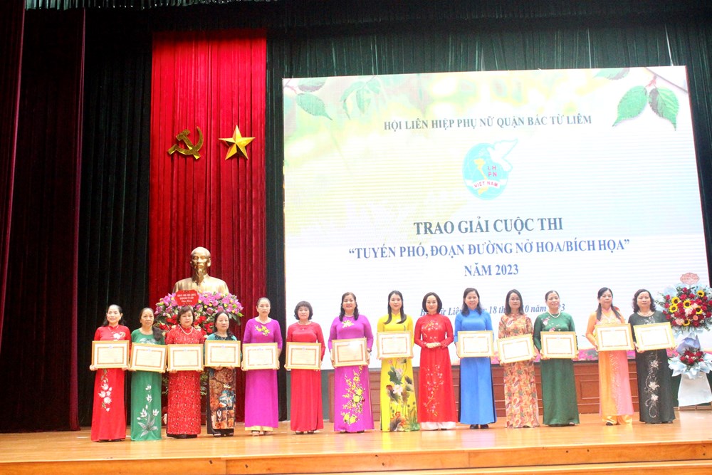 Hội LHPN quận Bắc Từ Liêm: Gặp mặt kỷ niệm 93 năm ngày thành lập Hội LHPN Việt Nam - ảnh 9