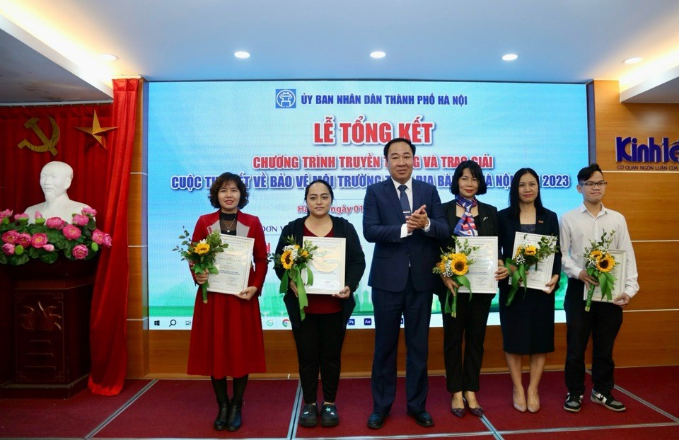 Báo Phụ nữ Thủ đô đạt giải trong “Cuộc thi viết về bảo vệ môi trường trên địa bàn TP Hà Nội năm 2023“ - ảnh 6