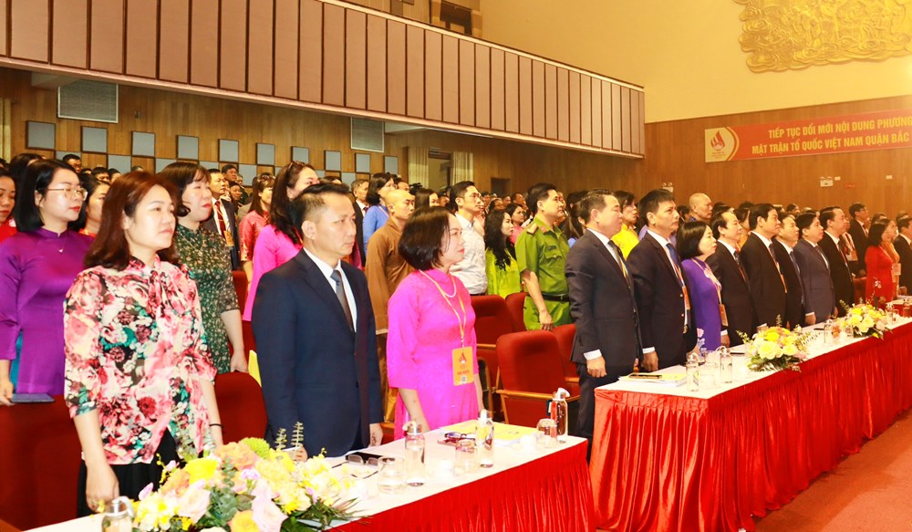 Bà Văn Thúy Hoa tái đắc cử Chủ tịch Ủy ban MTTQ Việt Nam quận Bắc Từ Liêm - ảnh 2
