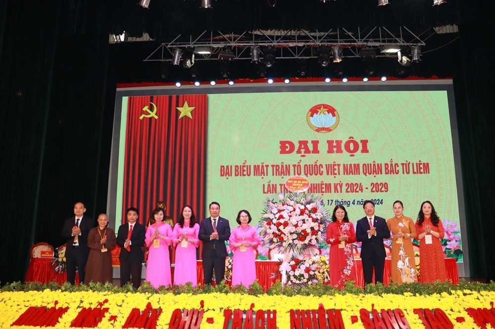 Bà Văn Thúy Hoa tái đắc cử Chủ tịch Ủy ban MTTQ Việt Nam quận Bắc Từ Liêm - ảnh 6