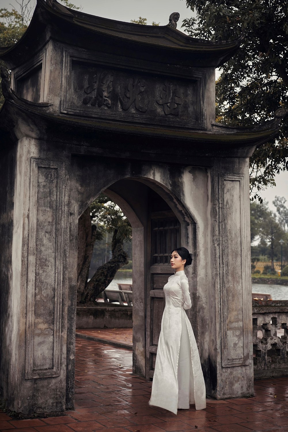 “Đại sứ Sinh viên du lịch năm 2024” đẹp nền nã trong bộ áo dài trắng tinh khôi ở chùa Keo - ảnh 5