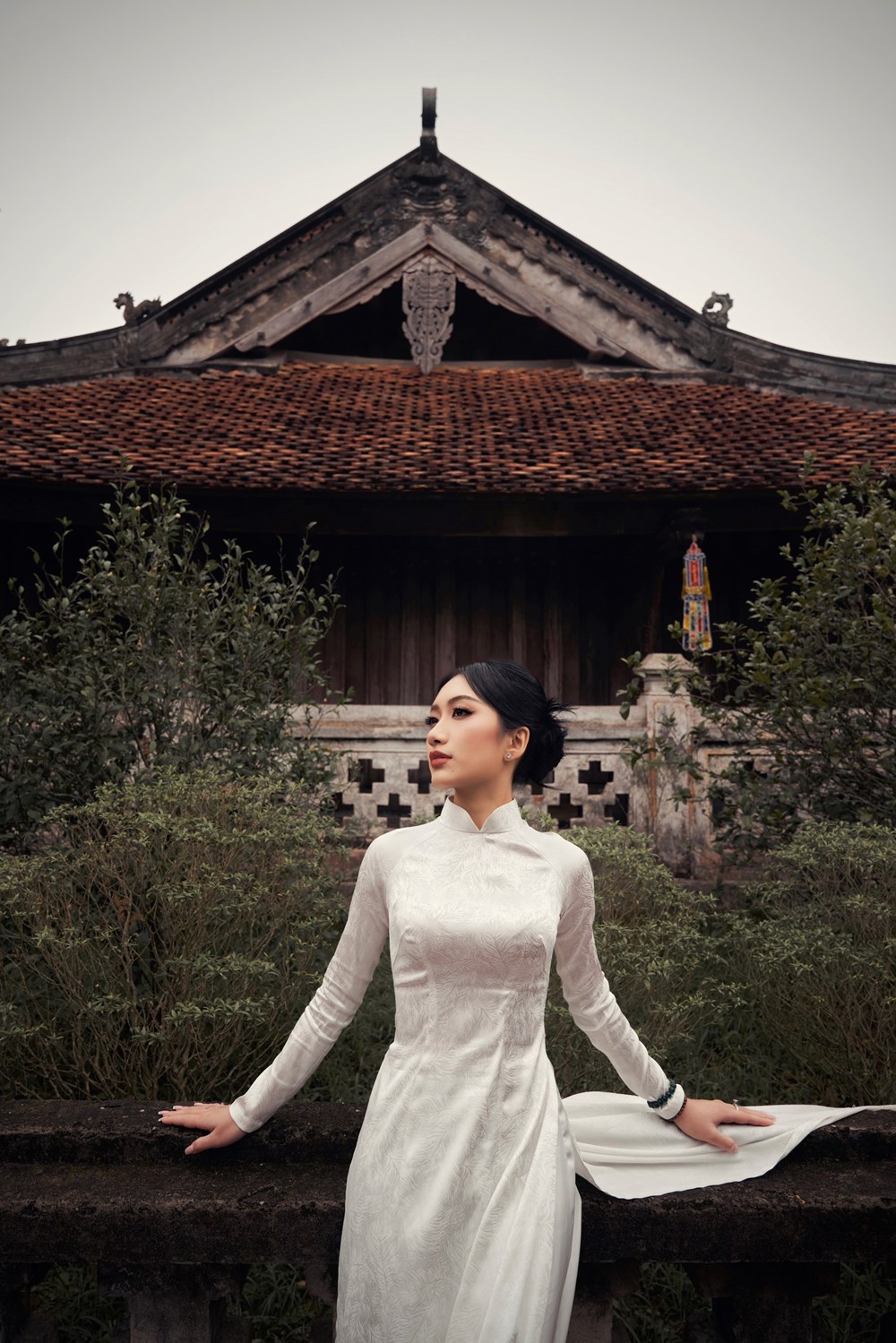 “Đại sứ Sinh viên du lịch năm 2024” đẹp nền nã trong bộ áo dài trắng tinh khôi ở chùa Keo - ảnh 13
