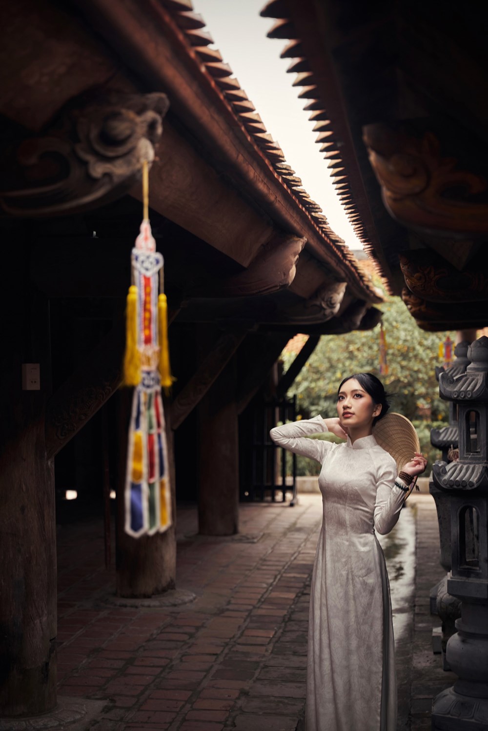 “Đại sứ Sinh viên du lịch năm 2024” đẹp nền nã trong bộ áo dài trắng tinh khôi ở chùa Keo - ảnh 10