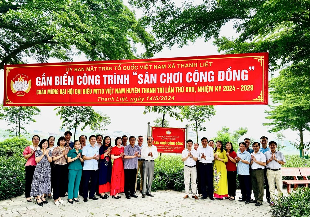 Huyện Thanh Trì: Gắn biển công trình sân chơi cộng đồng tại xã Thanh Liệt - ảnh 1