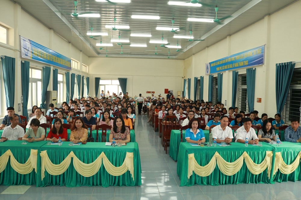 100 học sinh tham gia diễn đàn trẻ em “Thủ lĩnh của sự thay đổi” - ảnh 1