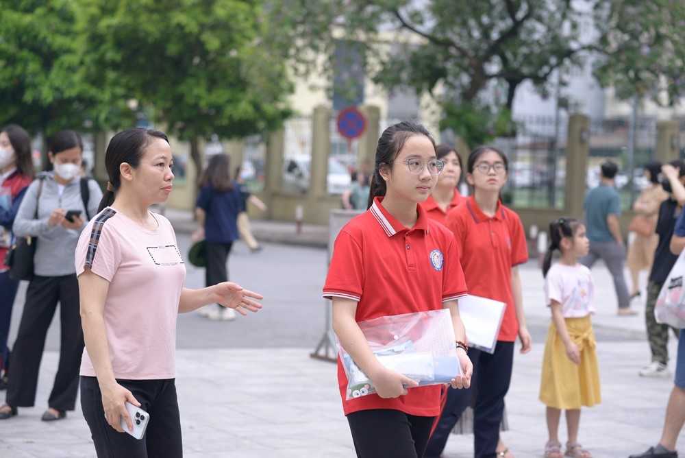 Từ 1/6, thí sinh bắt đầu bước vào cuộc đua tuyển sinh lớp 10 chuyên tại Hà Nội - ảnh 1