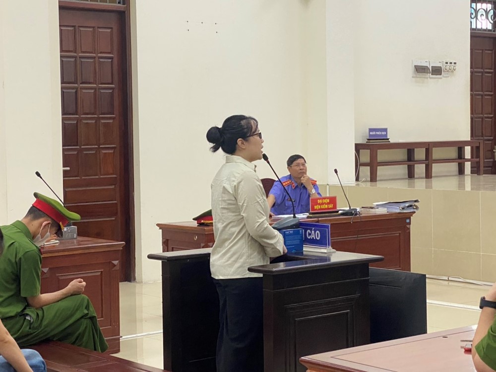 Vụ lừa bán hàng hiệu ở Bắc Giang: Tạm dừng phiên toà để trích xuất tin nhắn trong điện thoại của bị cáo - ảnh 1