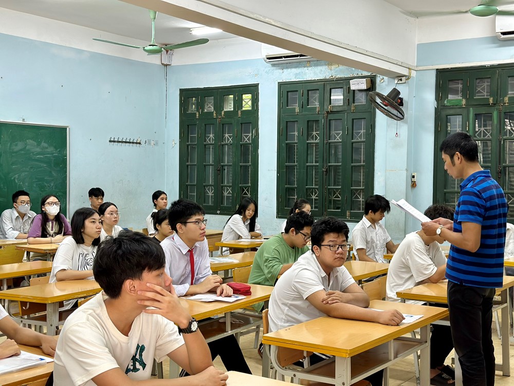 Sáng nay, gần 106.000 thí sinh Hà Nội làm bài thi môn Ngữ văn - ảnh 3