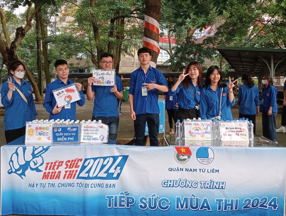 Đoàn viên thanh niên phường Mễ Trì thiết kế slogan “siêu chất” cổ động thí sinh dự thi - ảnh 15