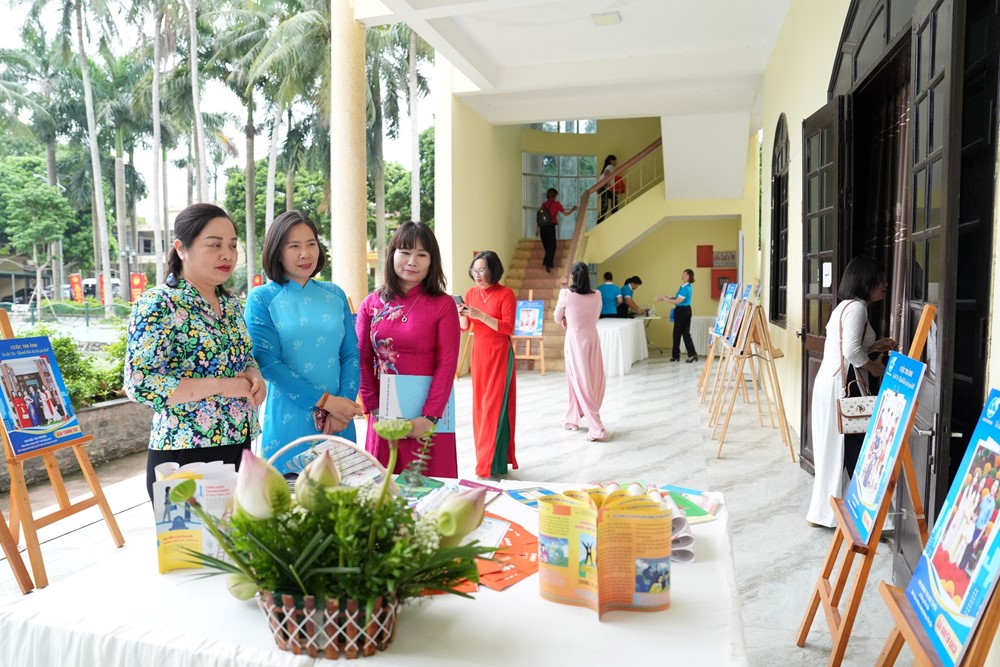 Huyện Ứng Hoà: Khen thưởng 70 gia đình văn hoá tiêu biểu 2024 - ảnh 5