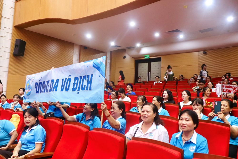 Sân khấu hoá truyền thông pháp luật về phòng ngừa, ứng phó với bạo lực, xâm hại phụ nữ và trẻ em - ảnh 5