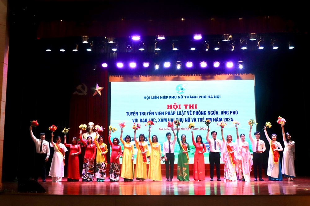 Sân khấu hoá truyền thông pháp luật về phòng ngừa, ứng phó với bạo lực, xâm hại phụ nữ và trẻ em - ảnh 4