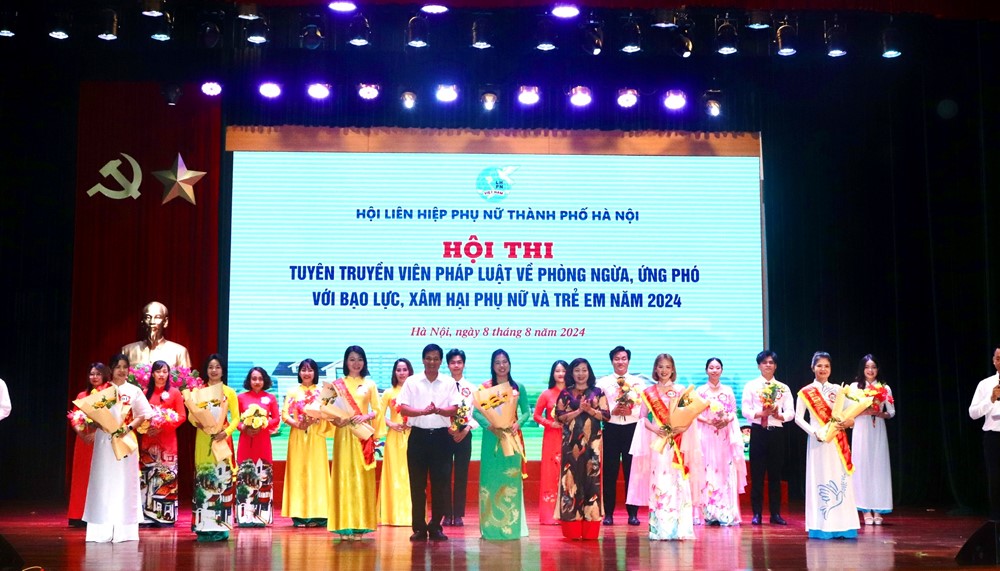 Sân khấu hoá truyền thông pháp luật về phòng ngừa, ứng phó với bạo lực, xâm hại phụ nữ và trẻ em - ảnh 3