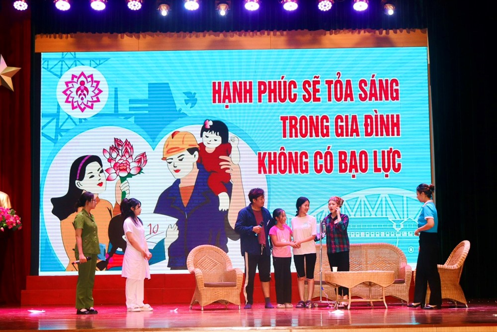 Sân khấu hoá truyền thông pháp luật về phòng ngừa, ứng phó với bạo lực, xâm hại phụ nữ và trẻ em - ảnh 17