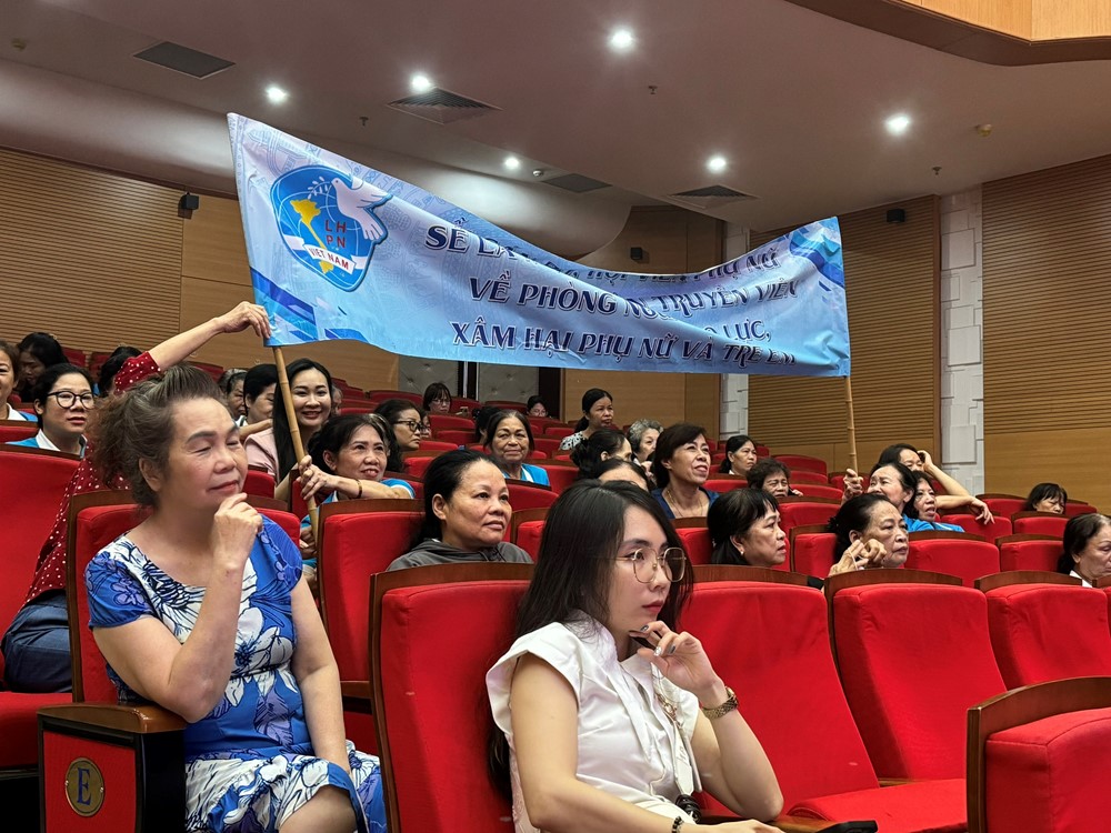 Sân khấu hoá truyền thông pháp luật về phòng ngừa, ứng phó với bạo lực, xâm hại phụ nữ và trẻ em - ảnh 6