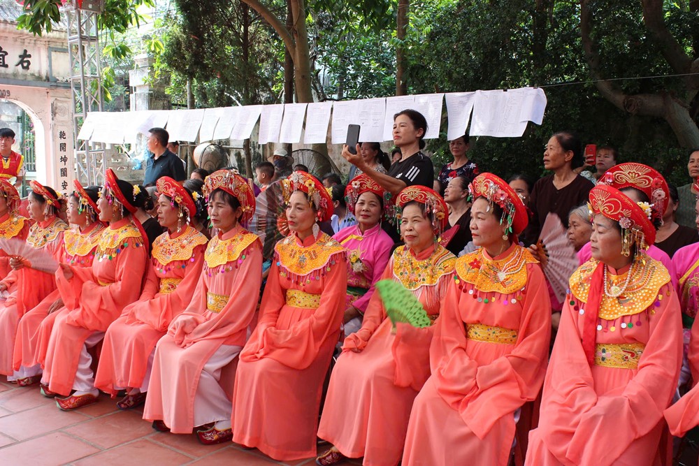 Hội LHPN quận Bắc Từ Liêm: Ra mắt mô hình “Di tích lịch sử văn hoá kiểu mẫu”  đền Bà Chúa - ảnh 2