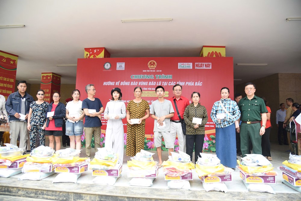 Mang yêu thương đến người dân Yên Bái và Lào Cai - ảnh 3
