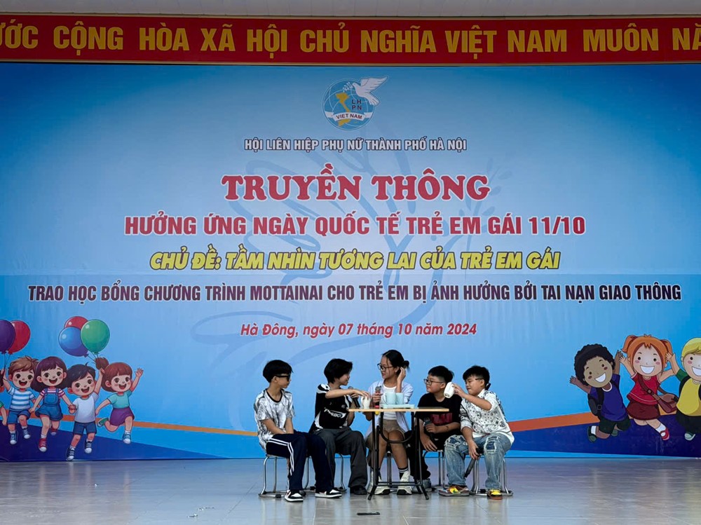 Hội LHPN TP Hà Nội truyền thông ngày quốc tế trẻ em gái 11/10 - ảnh 7