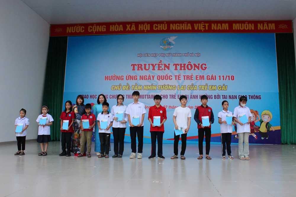 Hội LHPN TP Hà Nội truyền thông ngày quốc tế trẻ em gái 11/10 - ảnh 5