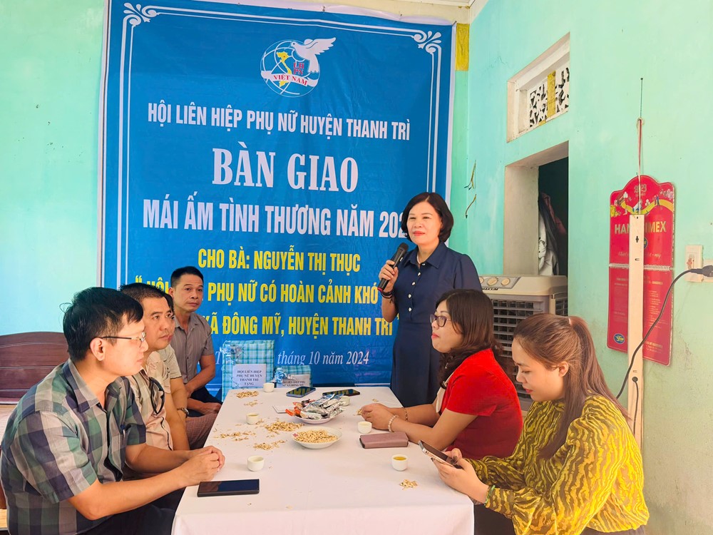 Hội LHPN huyện Thanh Trì: Bàn giao mái ấm tình thương cho phụ nữ có hoàn cảnh khó khăn - ảnh 1