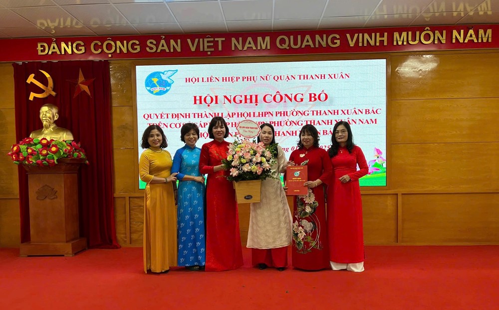 Công bố Quyết định thành lập Hội LHPN phường Hạ Đình và Hội LHPN phường Thanh Xuân Bắc - ảnh 2