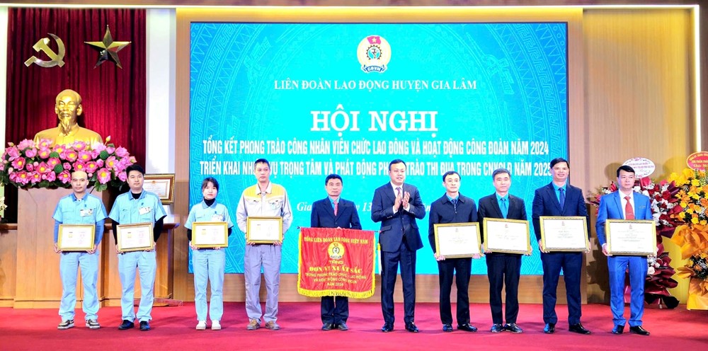 Liên đoàn Lao động huyện Gia Lâm đón nhận Huân chương Lao động hạng Ba - ảnh 2