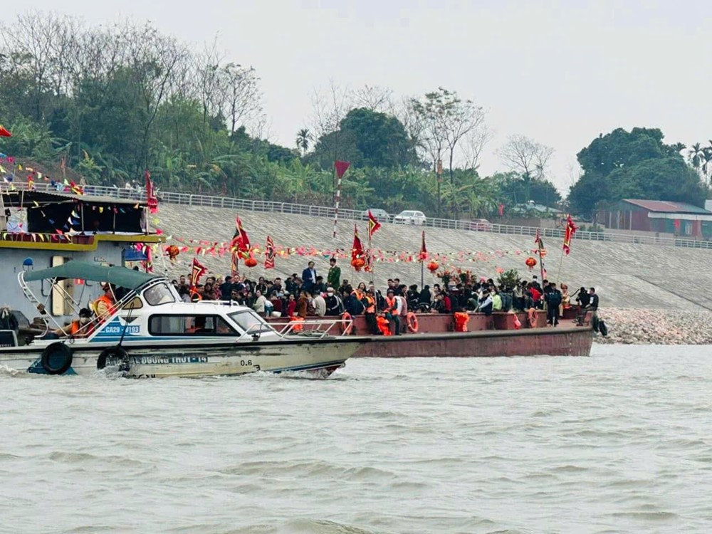 Hà Nội: Đảo đảm an toàn tại các lễ hội rước nước đầu năm trên sông Hồng - ảnh 1