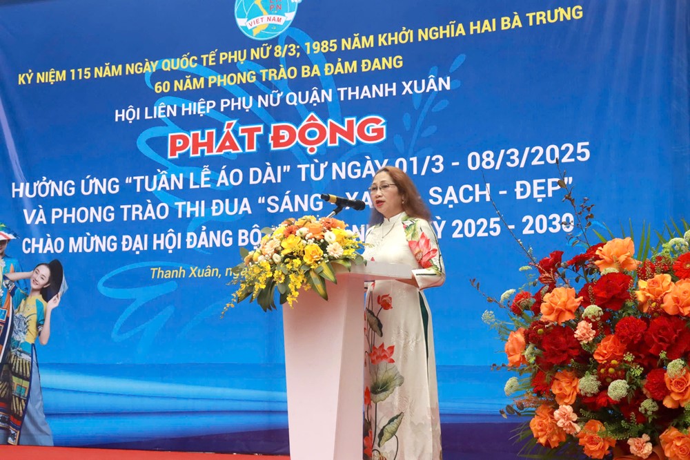 Phụ nữ quận Thanh Xuân hưởng ứng phong trào thi đua sáng - xanh - sạch - đẹp - ảnh 3