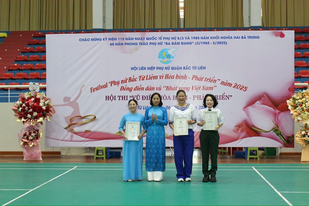 Sôi nổi hội thi dân vũ “Phụ nữ Bắc Từ Liêm vì hoà bình – phát triển” - ảnh 8