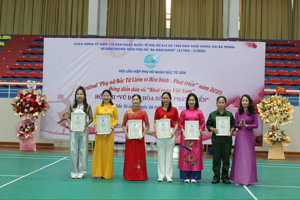 Sôi nổi hội thi dân vũ “Phụ nữ Bắc Từ Liêm vì hoà bình – phát triển” - ảnh 9