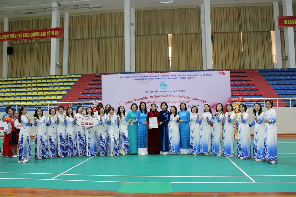 Sôi nổi hội thi dân vũ “Phụ nữ Bắc Từ Liêm vì hoà bình – phát triển” - ảnh 6