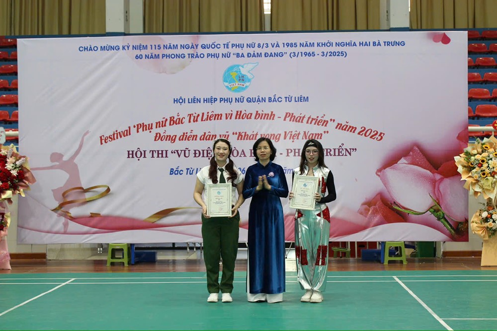 Sôi nổi hội thi dân vũ “Phụ nữ Bắc Từ Liêm vì hoà bình – phát triển” - ảnh 7
