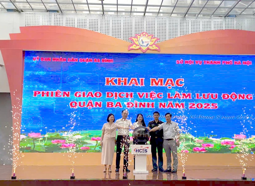 Gần 1.700 chỉ tiêu tuyển dụng tại phiên giao dịch việc làm quận Ba Đình - ảnh 1
