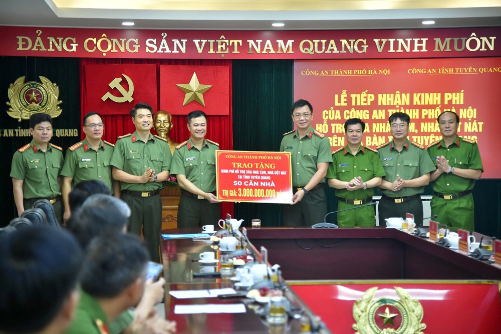 Công an Hà Nội chung tay xóa nhà tạm, nhà dột nát - ảnh 2