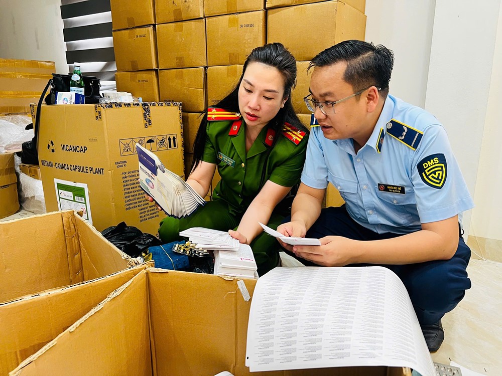Hà Nội: Triệt phá chuyên án hơn 100 tấn thực phẩm chức năng, thiết bị y tế giả - ảnh 4